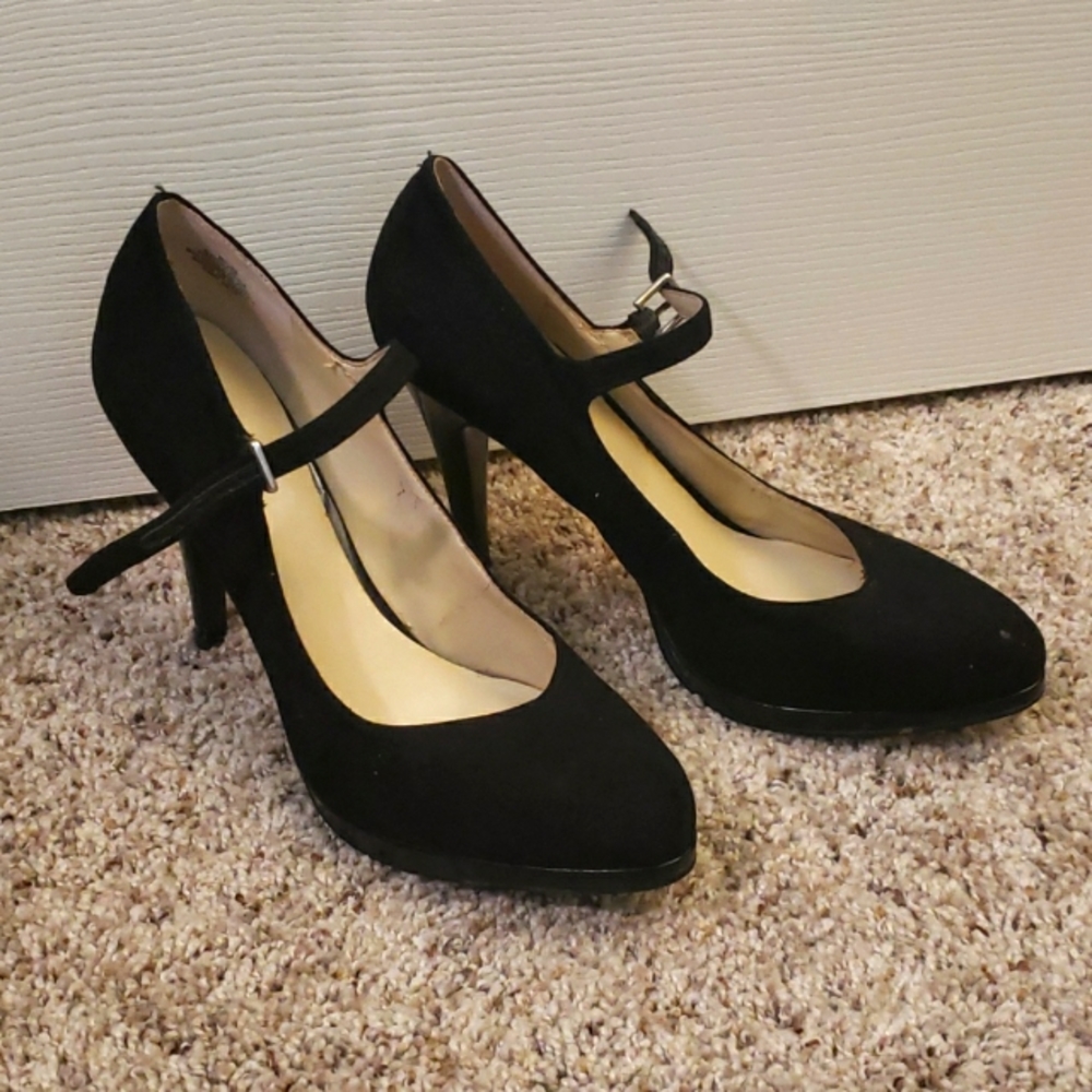 Nine West size 8.5 heels